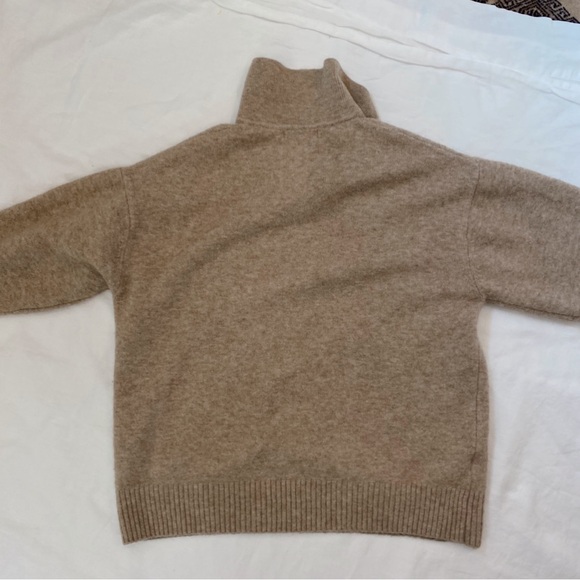 Mongo Sweater - Picture 8 of 10